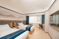 Three Kingdoms Grand Hotel (Hanzhong Central Plaza)