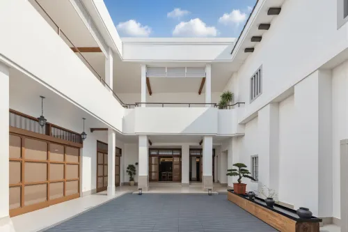 Zhu Yue · Yun Lu Contemporary Villa (Zhongshan Road Pedestrian Street Ferry Terminal Branch)