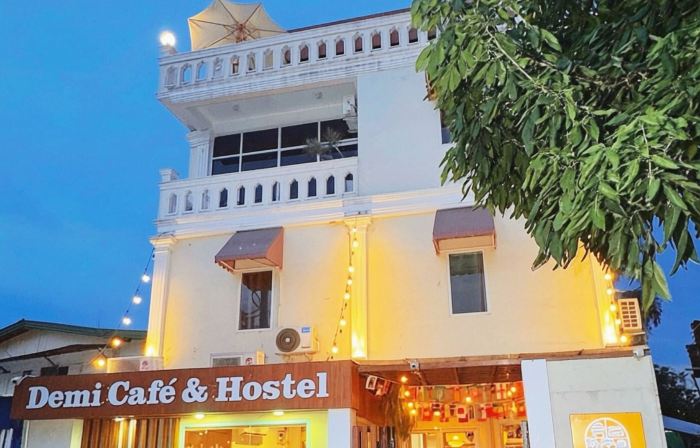 Demi Cafe & Hostel