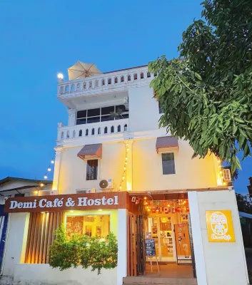 Demi Cafe & Hostel