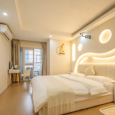 Youjian Homestay (Chunxi Road Taikoo Li Отели рядом с достопримечательностью «Цзиньцзян»