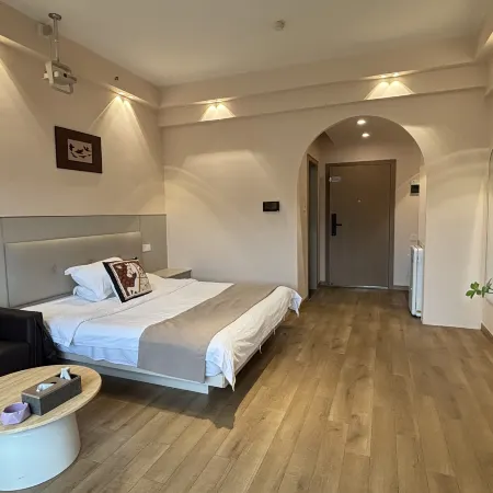 Shangyu Audio-Video High-Rise City View Suite Apartment (Tianmen Mountain Cableway Branch)