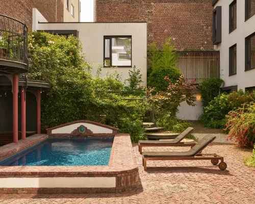 Latroupe Jardin Secret Hotels in Ixelles