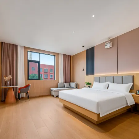 Shilin County Linyue Smart Hotel (Shilin Bus Station)
