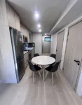 Modern Two-Storey Loft Near UBC - 駐車場
