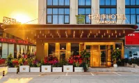 Twenty‑Four Solar Terms Hotel (Neijiang East High‑Speed Railway Station Wuyue Plaza) - Pysäköinti