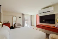 G Hub By Brassbell - Condos