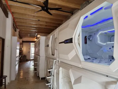 V Space CAPSULE CAFE MELAKA - Guest houses