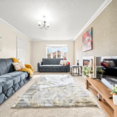 4BR 2BA+2WC | WiFi | Driveway | 7 Beds | Bolton