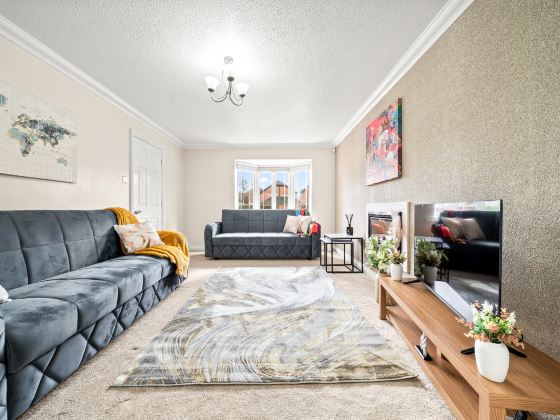 4BR 2BA+2WC | WiFi | Driveway | 7 Beds | Bolton