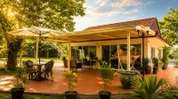 The moonlight at Chan Homestay - Airport Shuttle