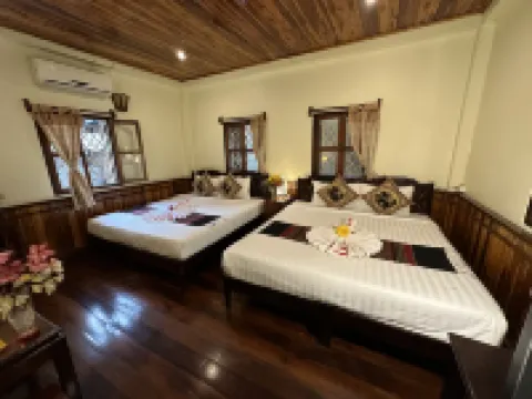 Villa Alounsavath Mekong Riverside Hôtels à proximité de : Temple d’or de la ville (Wat Xieng Thong)