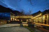 Luding Niubei Mountain Mowang Valley Resort&Hotel Hotels near Erlang Mountain Tunnel
