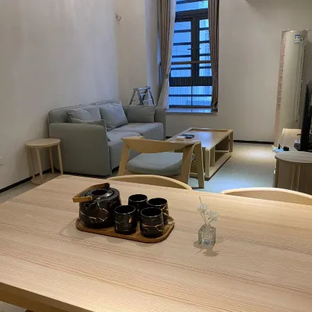 Yunjian Yue Homestay (Danzhou Haihua Island)