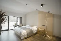 Township Mid-Levels Homestay