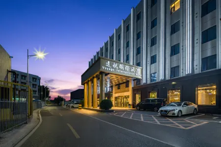 VOYAGE INTERNATIONAL HOTEL (Capital Airport New National Exhibition Store) Отели рядом с достопримечательностью «Song Gallery»