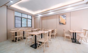 BAMBOO BOAT Zhixuan Hotel (Renhuai Maotai Town Tianniang Scenic Area) - Housity