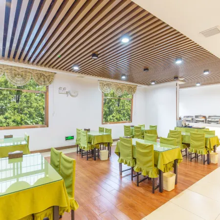 GreenTree Inn(Huangshi North Station Huahu Daquan Road) Отели в г. Хуанши