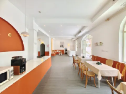 HALO Homestay (Beihai International Passenger Port)