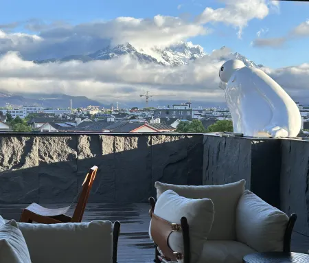 Nazhu Sky Courtyard Designer Snow Mountain View Homestay (Lijiang City Rizhao Jinshan Branch) Отели в г. Лицзян