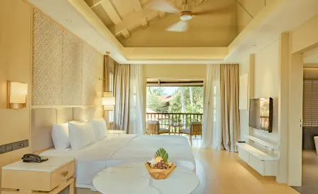 Pelangi Beach Resort & Spa, Langkawi Отели рядом с достопримечательностью «Paramotor Langkawi Gliders»