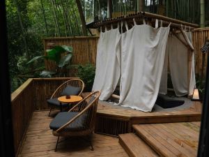 Qingcheng Mountain Just on the Stream · Mountain Stream Bamboo Forest Private Soup B&B