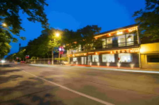 Liuqing Guest House Hotel (Kaifeng Qingming Shangheyuan Store)