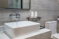 Elong Yam Hotel (Qingyuan City Square)