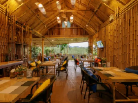 เขาสก บูติก แคมป์ โรงแรมในอำเภอ พนม