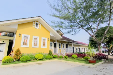 Trans Bandara Residence Отели в г. Делисерданг