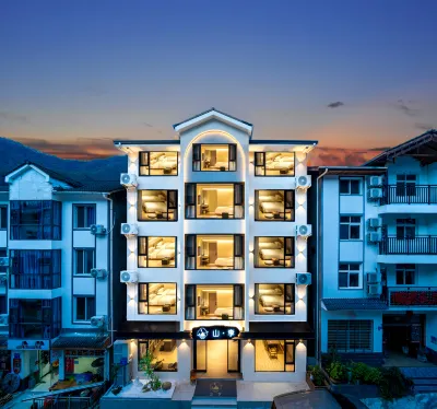 Shanli Homestay (located at Muyu Hub, Shennongjia)  호텔