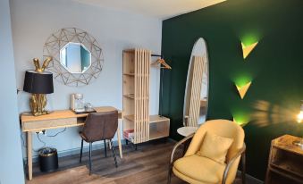 Pinnacle Suites Hotel