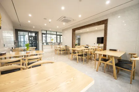 7Days Inn (Ganzhou Dingnan Railway Station) Отели в г. Динань