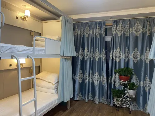 Xihuan Hostel (Hefei National University of Defense Technology 1912 Bar Street) - Hostels
