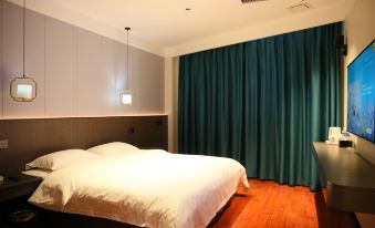 Qinyang Water Cube Hot Spring Hotel