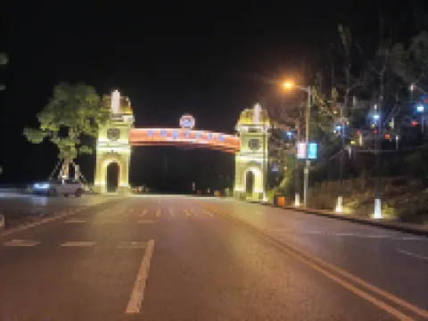White House Yuanjing Homestay (Fairy Mountain Branch) Hotels near Three Natural Bridges