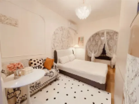 向雲端城市酒店（南陽新村地鐵站店）