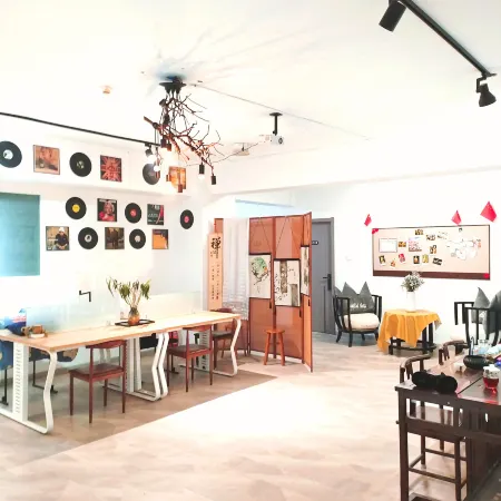 khumdan Leqi Youth Hotel