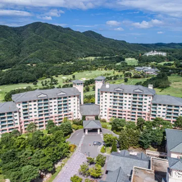 Oak Valley Resort Valley Village Hotels near Oak Valley Resort