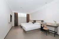 誠品酒店（洛陽高鐵龍門站體育中心店） 鄰近鼎·空間詠春畫廊陳列交流館（凱瑞·國寶花園店）的酒店