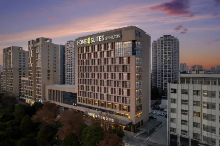 Home2 Suites by Hilton Xiangyang Xiangzhou Отели рядом с достопримечательностью «Yuliang Island»