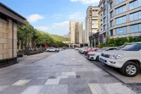 Jiange Kaibo Hotel (Jianmenguan High speed Railway Station Branch) - parking