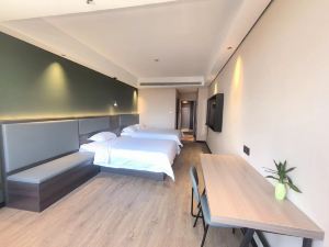 Weiting Qingju Hotel (Shanghai Hongqiao Hub Xinfu Middle Road)