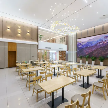Tuyue Hotel (Dalian North Railway Station)