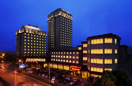 Yuehua Hotel Отели рядом с достопримечательностью «Hydrophyte Garden （South Gate）»