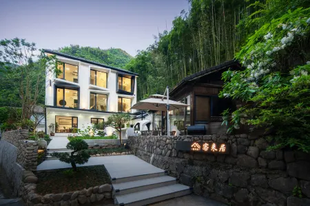 Kelai Residence · Simple Courtyard · Family Riverside · Rafting and Creek Tracing Homestay Отели рядом с достопримечательностью «Longwang Mountain Top»