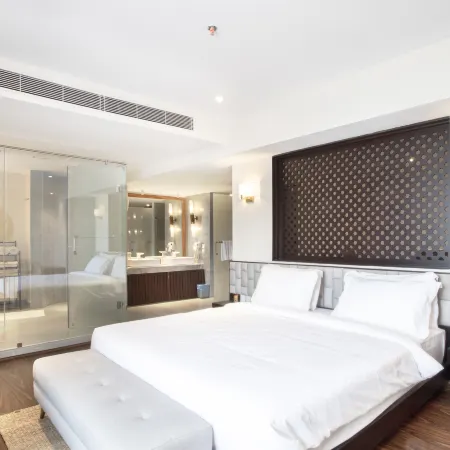 Square Hotel