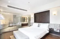 Square Hotel