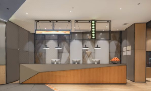 Orange Hotel (Qingdao North Railway Station Xinduxin)