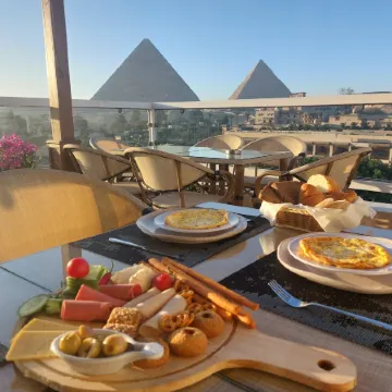 Doudou Pyramids View Hotel